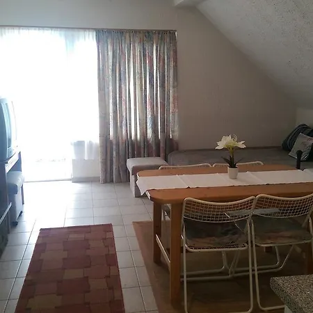 Appartementhaus Lilla 1 * Zánka