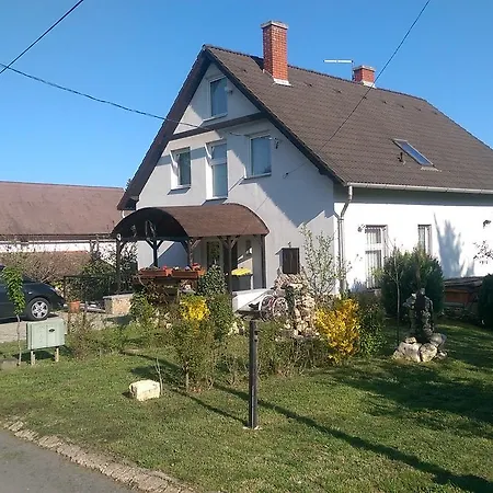 Appartementhaus Lilla 1 * Zánka